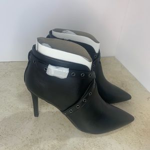 Women’s size 9 Nine West shoes. No box. Never used.